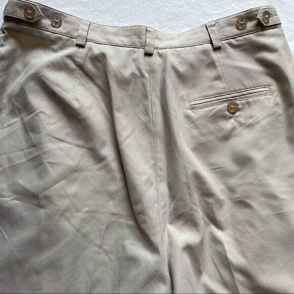 Liz Claiborne Golf bermuda shorts Stone Size 16 belt loops 3 pockets light wt. - Picture 7 of 9
